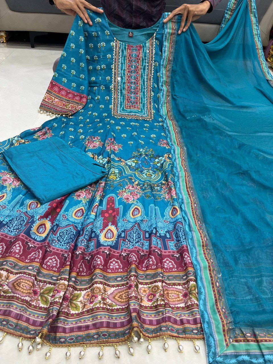 NEW ARRIVALS & RAJASTHANI FULL ANARKALI LATKAN LACE ROUND SET❣️